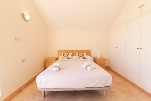 Global Properties, Chalet En Primera Linea de Playa Con Piscina Privada
