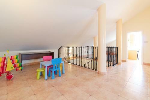 Global Properties, Chalet En Primera Linea de Playa Con Piscina Privada