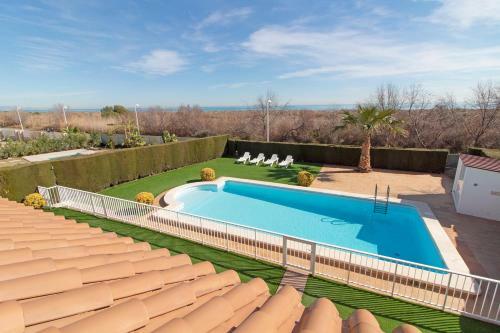 Global Properties, Chalet En Primera Linea de Playa Con Piscina Privada