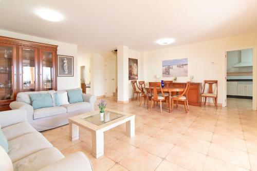 Global Properties, Chalet En Primera Linea de Playa Con Piscina Privada