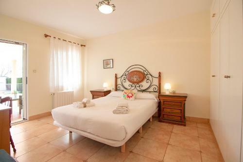 Global Properties, Chalet En Primera Linea de Playa Con Piscina Privada
