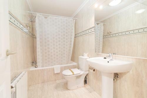 Global Properties, Chalet En Primera Linea de Playa Con Piscina Privada