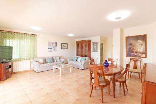 Global Properties, Chalet En Primera Linea de Playa Con Piscina Privada