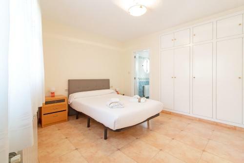 Global Properties, Chalet En Primera Linea de Playa Con Piscina Privada