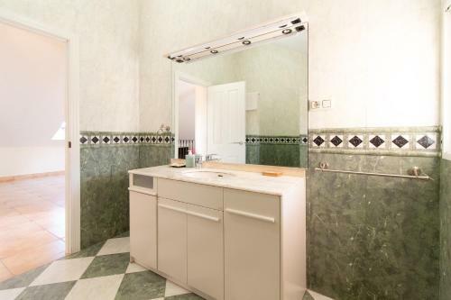 Global Properties, Chalet En Primera Linea de Playa Con Piscina Privada