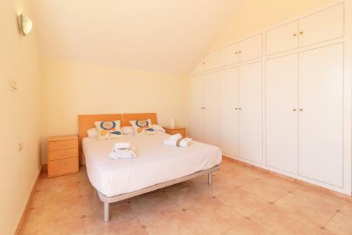 Global Properties, Chalet En Primera Linea de Playa Con Piscina Privada
