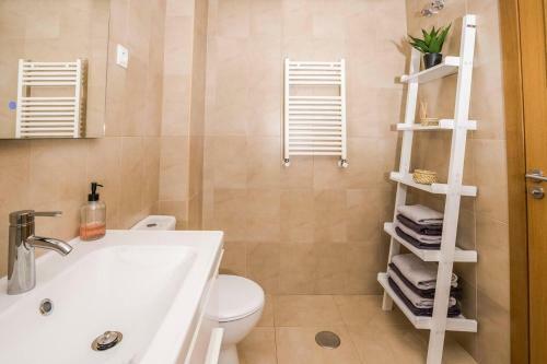 Stunning 2-bed Apartment In La Torre Golf Resort