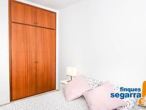 Casa Roda de Ber�, 3 Dormitorios, 7 Personas - Es-320-7