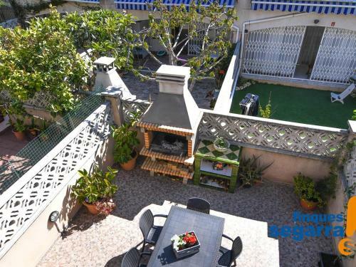 Casa Roda de Ber�, 3 Dormitorios, 7 Personas - Es-320-7