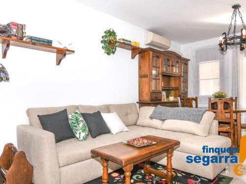Casa Roda de Ber�, 3 Dormitorios, 7 Personas - Es-320-7