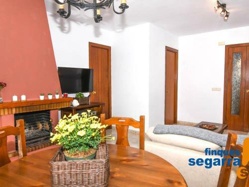 Casa Roda de Ber�, 3 Dormitorios, 7 Personas - Es-320-7