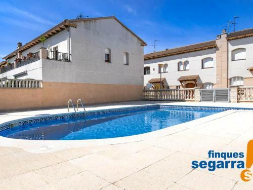Casa Roda de Ber�, 3 Dormitorios, 7 Personas - Es-320-7