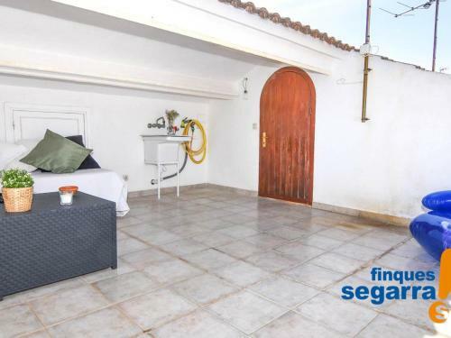 Casa Roda de Ber�, 3 Dormitorios, 7 Personas - Es-320-7
