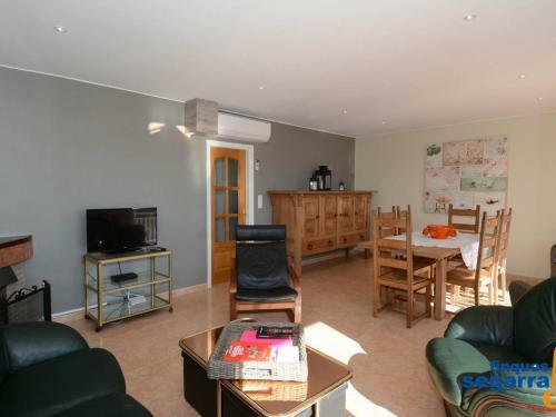 Apartamento Roda De Ber�, 4 Dormitorios, 8 Personas - Es-320-16