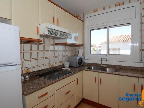 Apartamento Roda De Ber�, 4 Dormitorios, 8 Personas - Es-320-16
