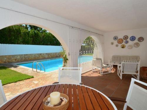 Apartamento Roda de Ber�, 3 Dormitorios, 8 Personas - Es-320-13