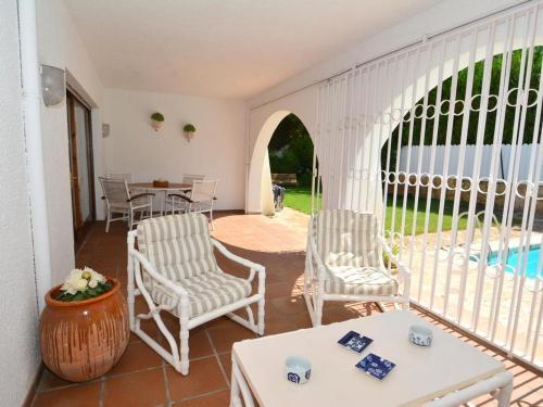 Apartamento Roda de Ber�, 3 Dormitorios, 8 Personas - Es-320-13