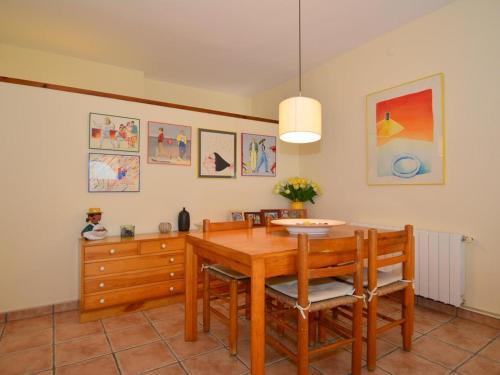 Apartamento Roda de Ber�, 3 Dormitorios, 8 Personas - Es-320-13