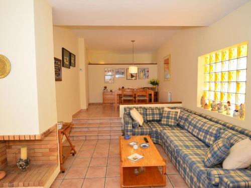 Apartamento Roda de Ber�, 3 Dormitorios, 8 Personas - Es-320-13