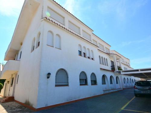 Apartamento Roda de Ber�, 3 Dormitorios, 8 Personas - Es-320-13
