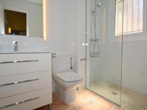 Apartamento Roda de Ber�, 3 Dormitorios, 8 Personas - Es-320-13