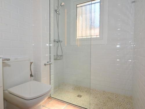 Apartamento Roda de Ber�, 3 Dormitorios, 8 Personas - Es-320-13
