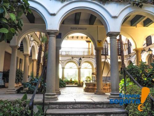 Casa Roda de Ber�, 4 Dormitorios, 7 Personas - Es-320-22