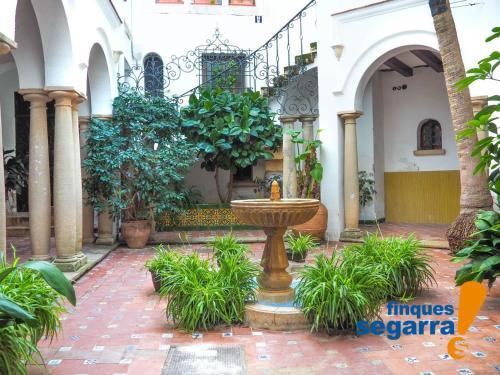 Casa Roda de Ber�, 4 Dormitorios, 7 Personas - Es-320-22