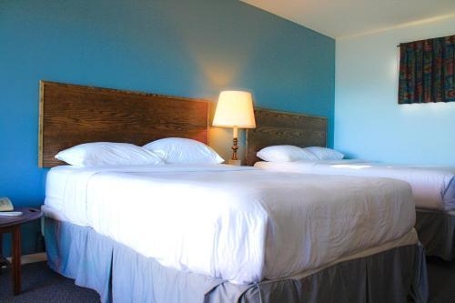 Carolyn Beach Motor Inn