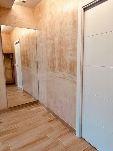 Cherry Jacuzzi Apartment