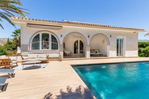 Villa Con Piscina Y Vistas Al Mar