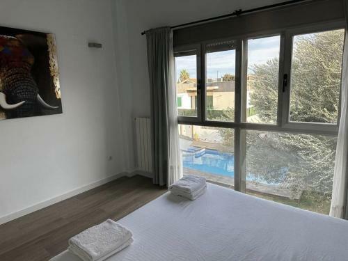Villa With Private Pool & Garden