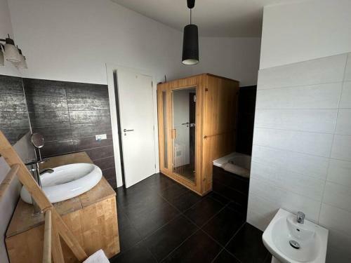 Villa With Private Pool & Garden