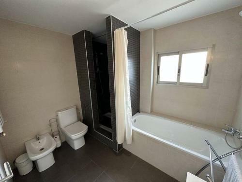 Villa With Private Pool & Garden