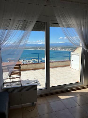 Apartamento �tico Con Vista Panor�micas Bahia de Roses