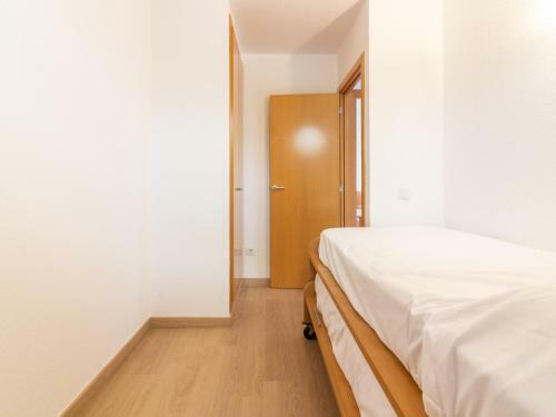 Apartamento Roses, 2 Dormitorios, 4 Personas - Es-228-166