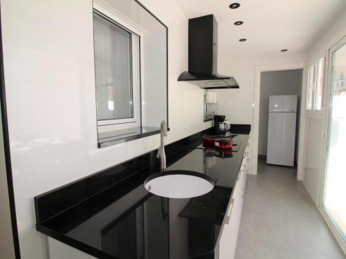 Apartamento Roses, 2 Dormitorios, 4 Personas - Es-258-12