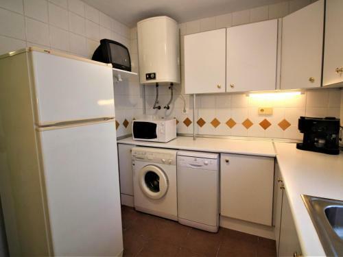 Apartamento Roses, 2 Dormitorios, 6 Personas - Es-258-23