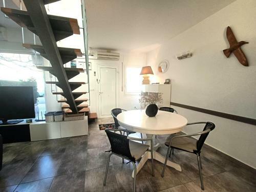 Casa Roses, 3 Dormitorios, 6 Personas - Es-258-127