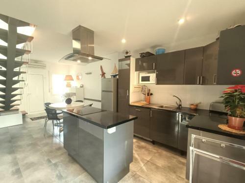 Casa Roses, 3 Dormitorios, 6 Personas - Es-258-127