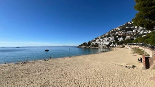 Apartamento Vista Mar Y Parking En Roses