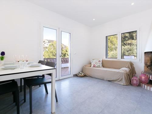 Casa Roses, 2 Dormitorios, 5 Personas - Es-228-113