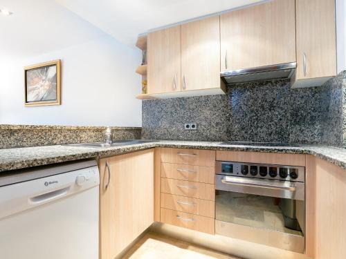 Apartamento Roses, 2 Dormitorios, 4 Personas - Es-228-103