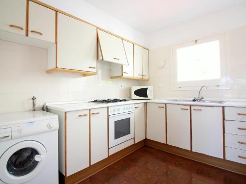 Casa Roses, 2 Dormitorios, 5 Personas - Es-228-101
