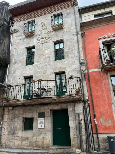 Apartamentos El Escudo Centro