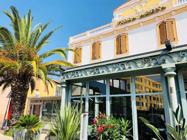 Villa Arena Hotel