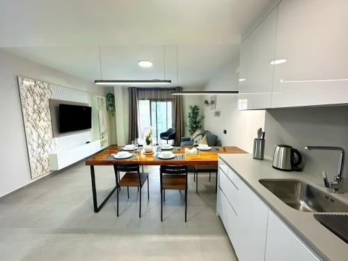 Apartamento Modern Oasis - Pool, Gym & Tennis
