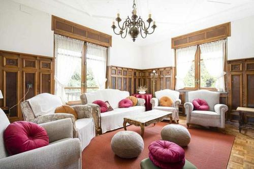 La Casona Del Front�n