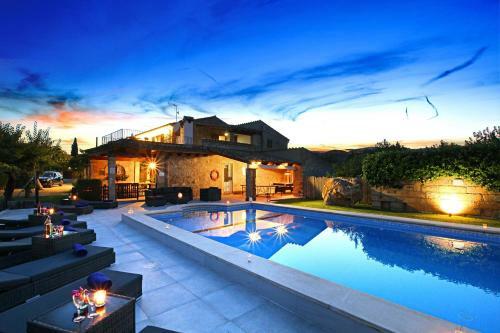 Superb Pollensa Villa - 5 Bedrooms - Villa Fiorever - Mountainside Views - Pool Table