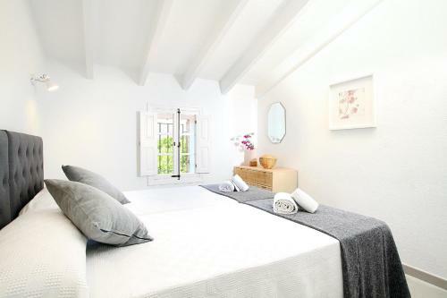 Superb Pollensa Villa - 5 Bedrooms - Villa Fiorever - Mountainside Views - Pool Table